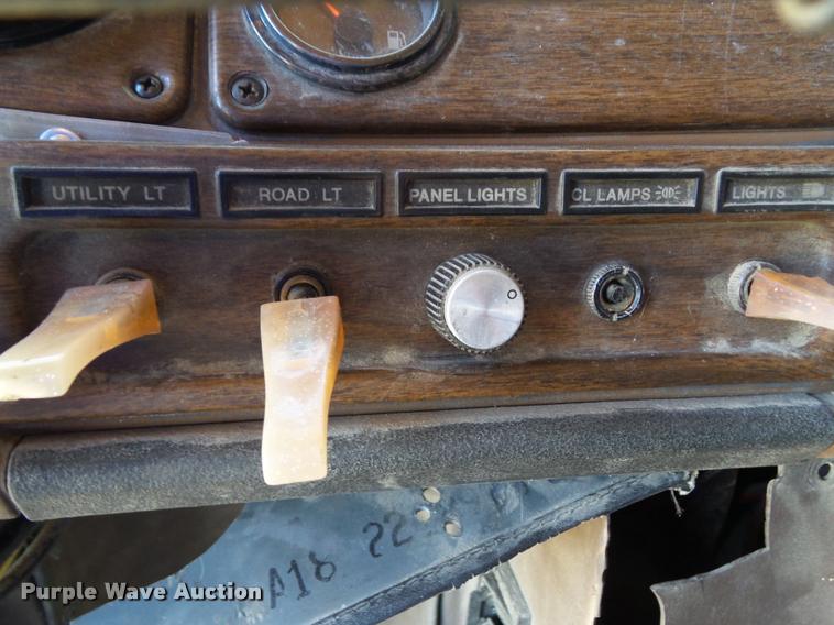 image for item BZ9906 1986 Freightliner semi truck