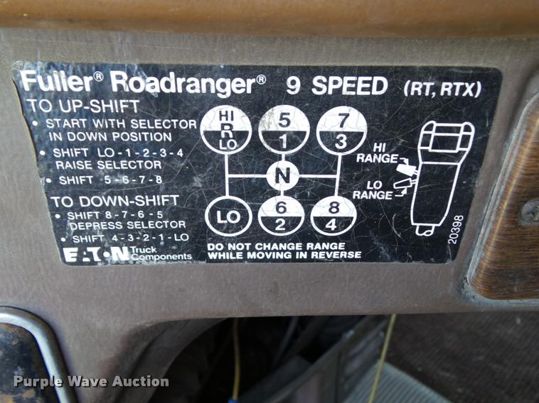 image for item BZ9906 1986 Freightliner semi truck