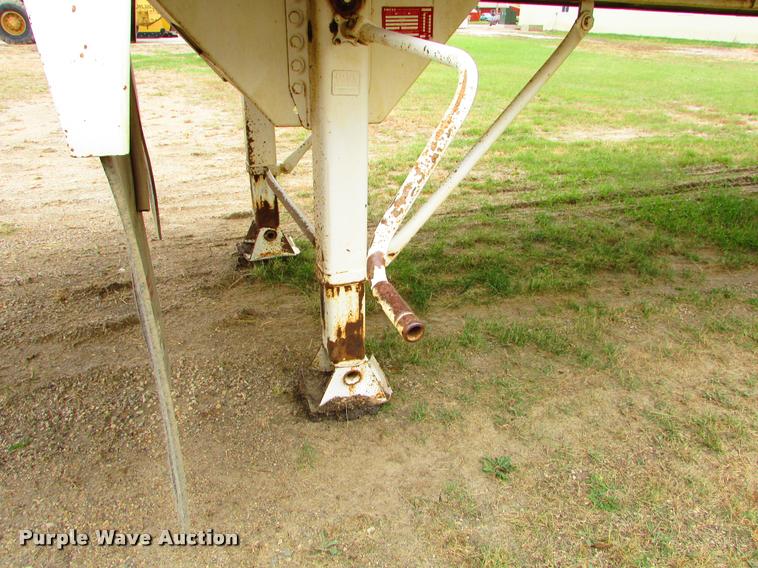 image for item J1627 2012 Dragon 130B vacuum tank trailer