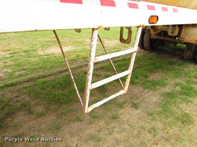 image for item J1627 2012 Dragon 130B vacuum tank trailer