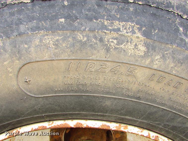 image for item J1627 2012 Dragon 130B vacuum tank trailer