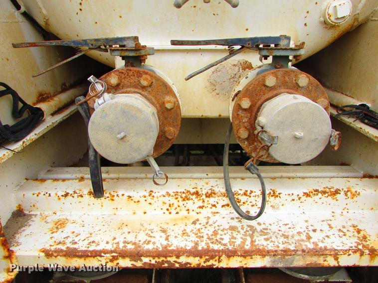 image for item J1627 2012 Dragon 130B vacuum tank trailer