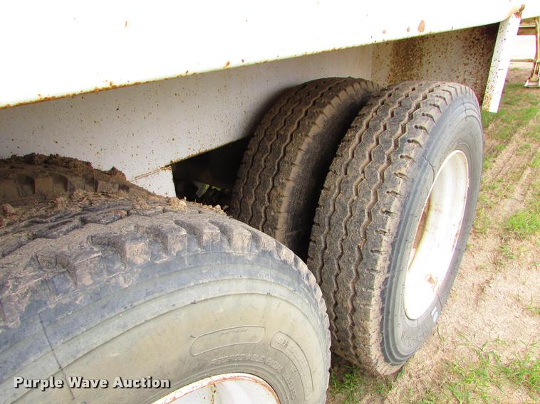 image for item J1627 2012 Dragon 130B vacuum tank trailer