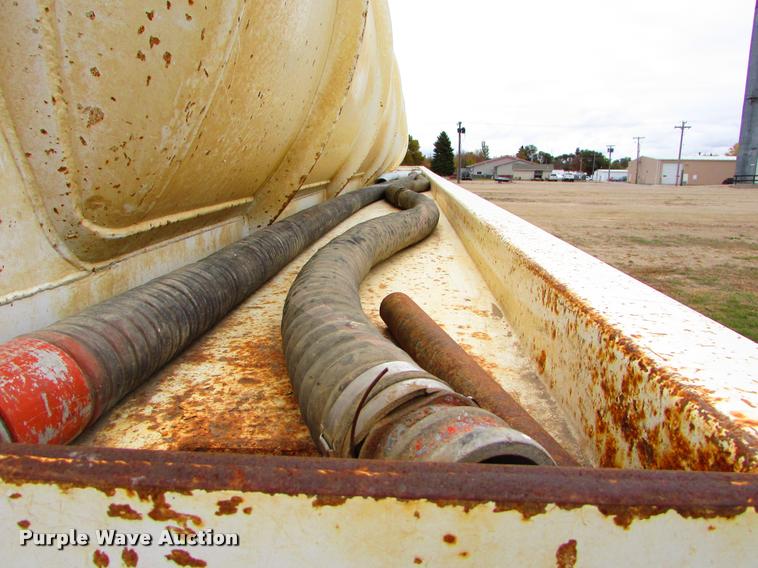 image for item J1627 2012 Dragon 130B vacuum tank trailer