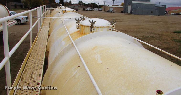 image for item J1627 2012 Dragon 130B vacuum tank trailer