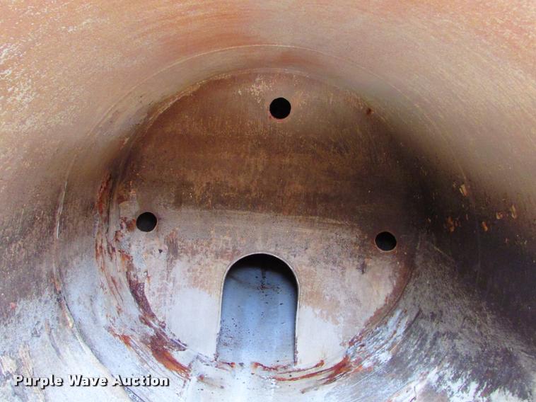 image for item J1627 2012 Dragon 130B vacuum tank trailer