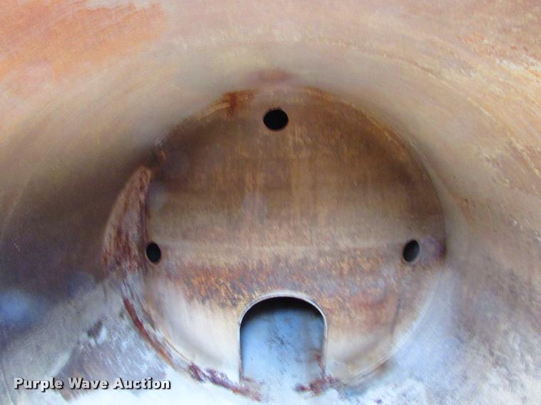 image for item J1627 2012 Dragon 130B vacuum tank trailer