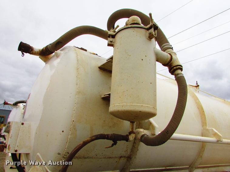 image for item J1628 2012 Dragon 130BBL vacuum tank trailer