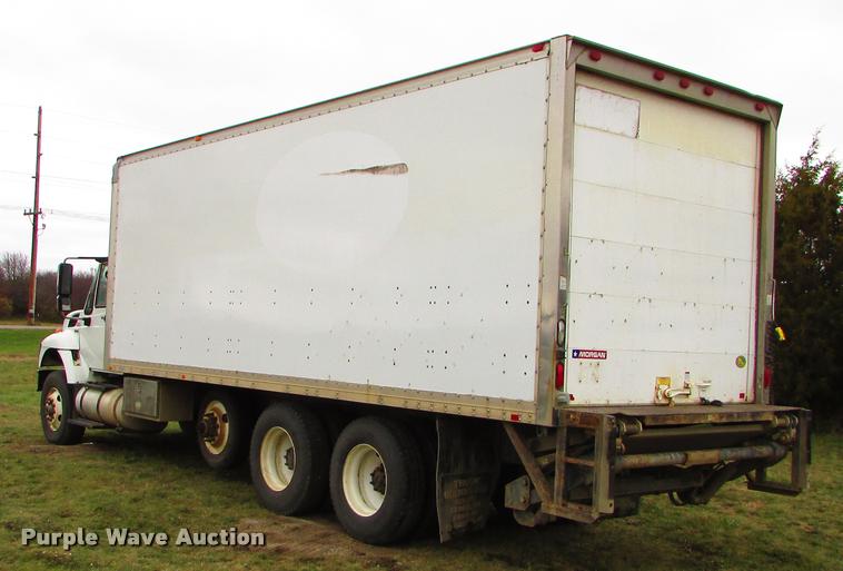 image for item J1630 2009 International 7500 box truck