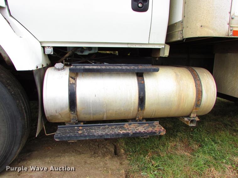 image for item J1630 2009 International 7500 box truck