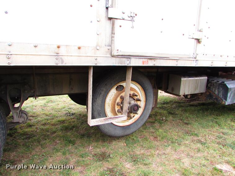 image for item J1630 2009 International 7500 box truck