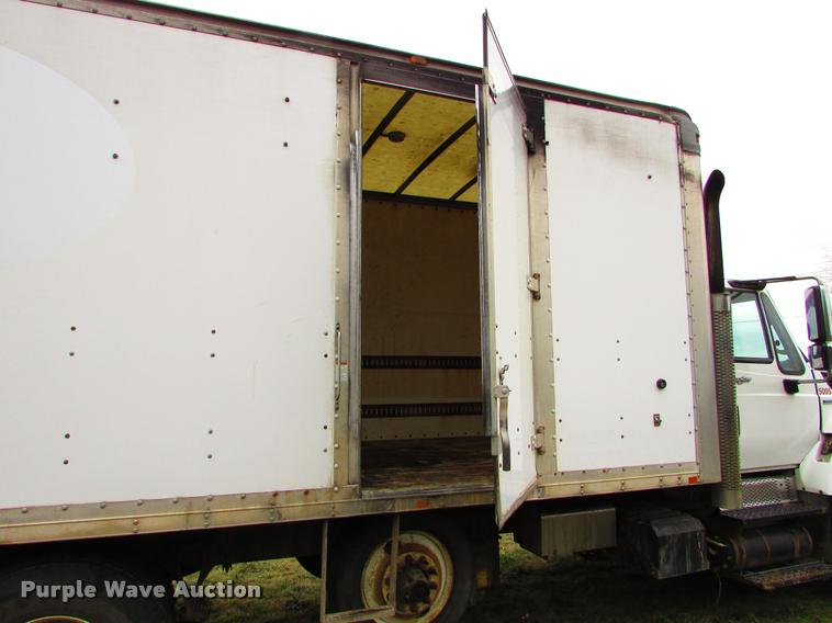image for item J1630 2009 International 7500 box truck