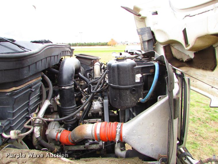 image for item J1630 2009 International 7500 box truck