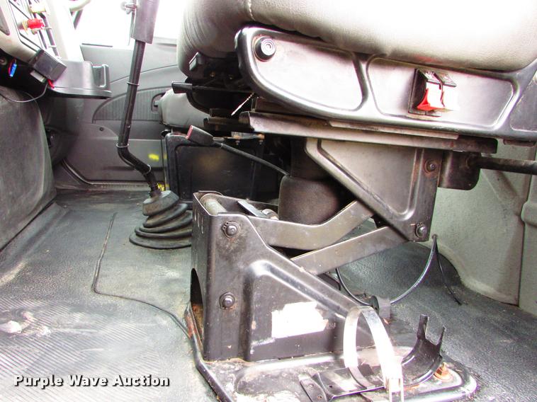 image for item J1630 2009 International 7500 box truck