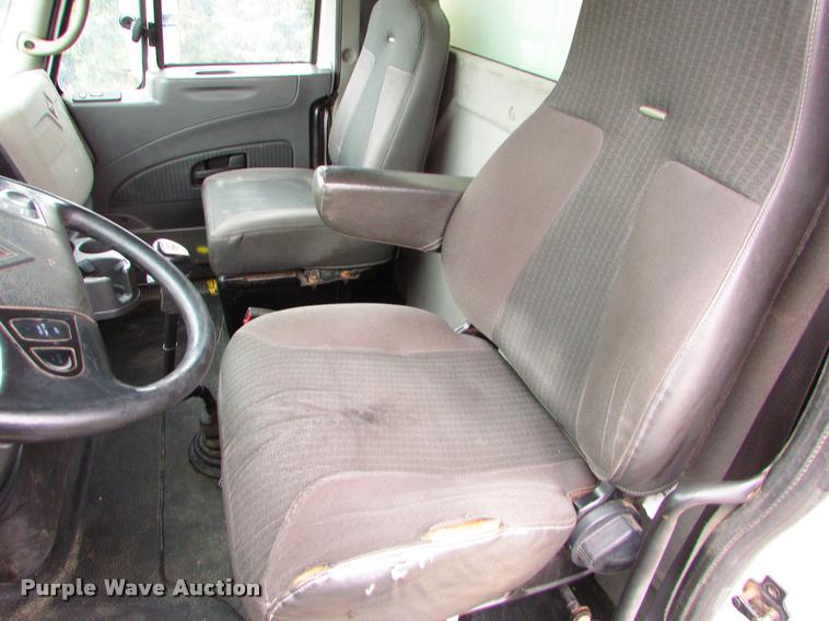 image for item J1630 2009 International 7500 box truck