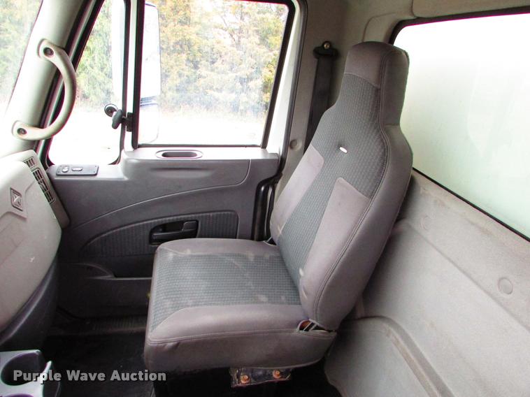 image for item J1630 2009 International 7500 box truck