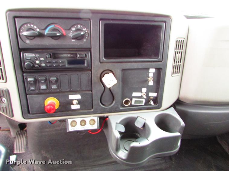 image for item J1630 2009 International 7500 box truck