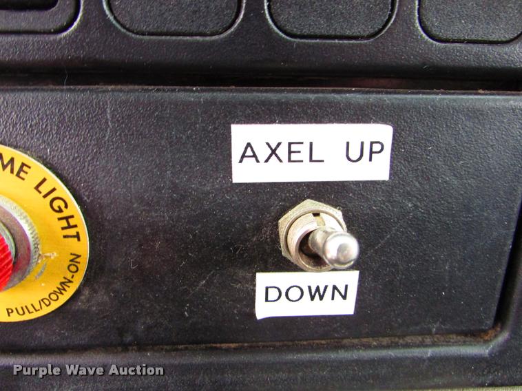 image for item J1630 2009 International 7500 box truck