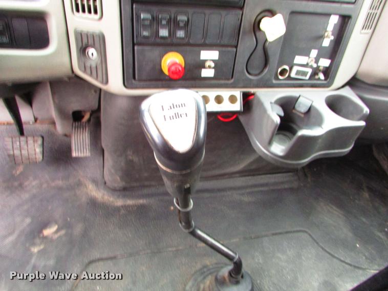 image for item J1630 2009 International 7500 box truck