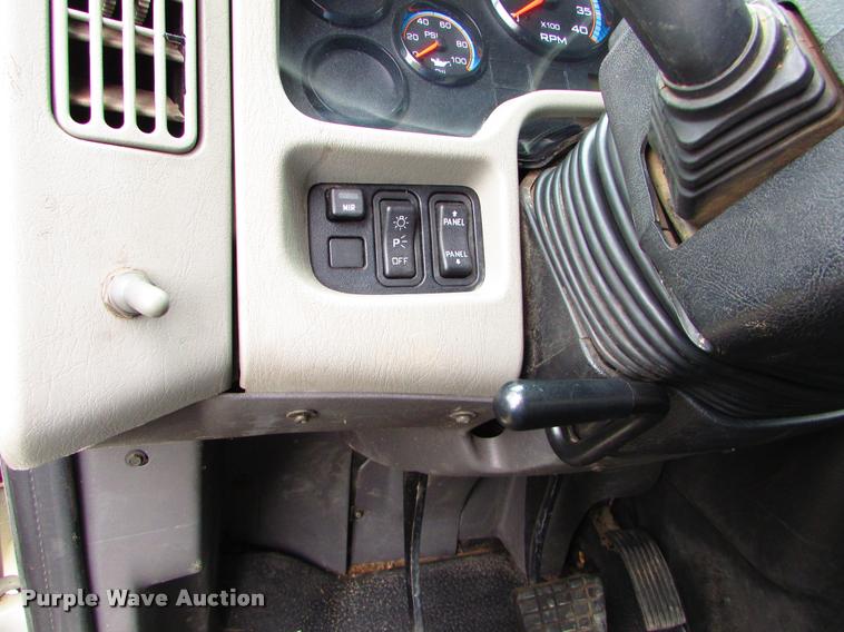 image for item J1630 2009 International 7500 box truck