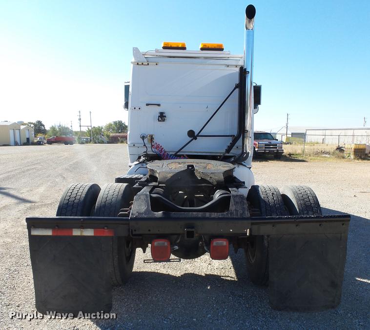 image for item K1072 1995 Volvo WIA semi truck