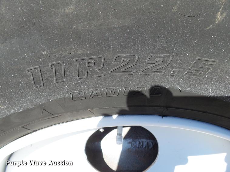 image for item K1072 1995 Volvo WIA semi truck