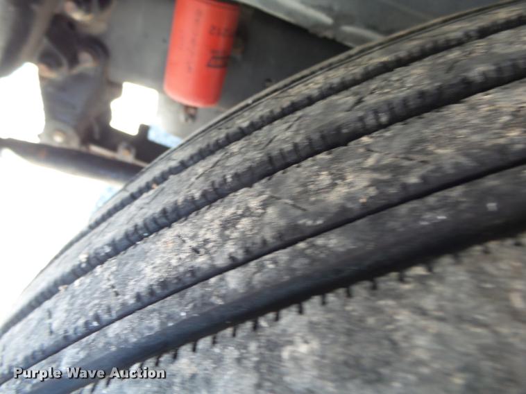 image for item K1072 1995 Volvo WIA semi truck