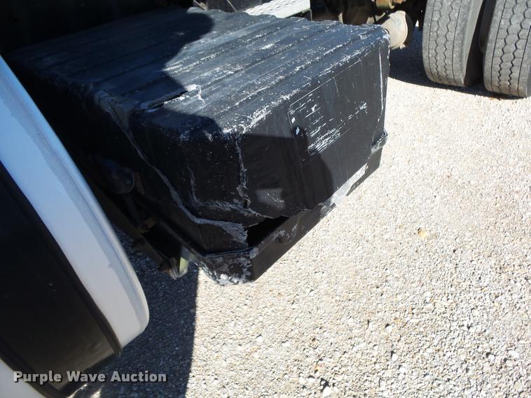 image for item K1072 1995 Volvo WIA semi truck