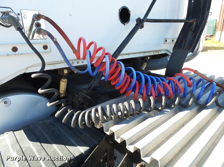 image for item K1072 1995 Volvo WIA semi truck