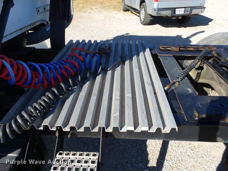 image for item K1072 1995 Volvo WIA semi truck