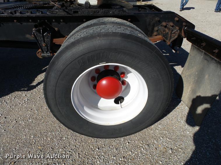 image for item K1072 1995 Volvo WIA semi truck