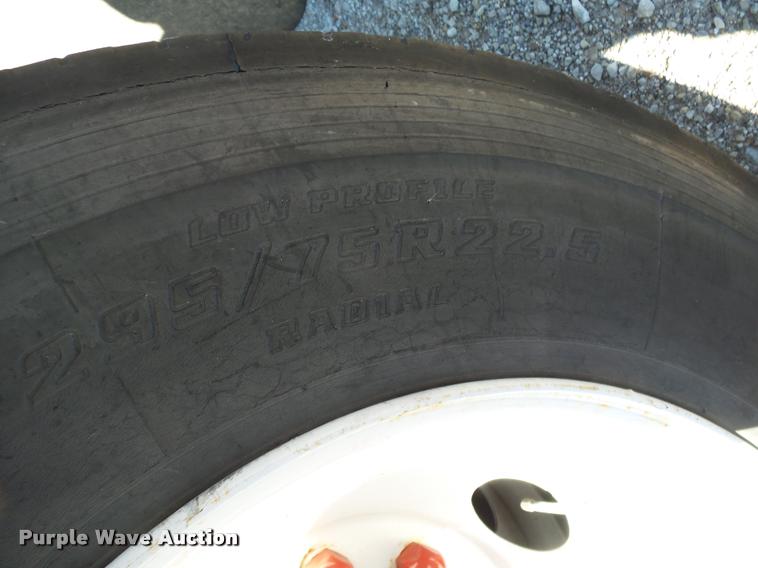 image for item K1072 1995 Volvo WIA semi truck