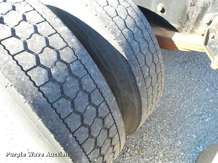 image for item K1072 1995 Volvo WIA semi truck