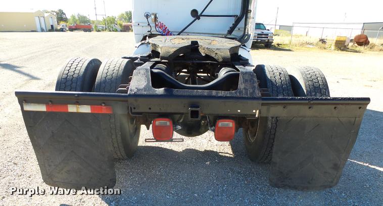 image for item K1072 1995 Volvo WIA semi truck