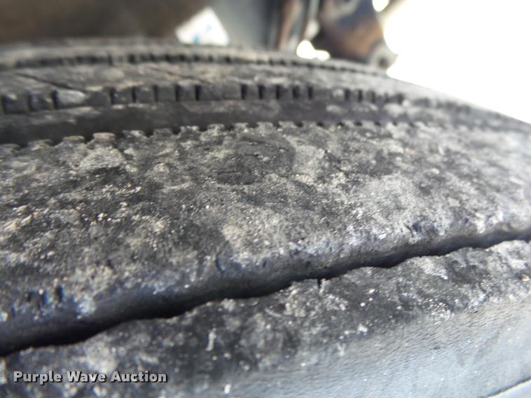 image for item K1072 1995 Volvo WIA semi truck