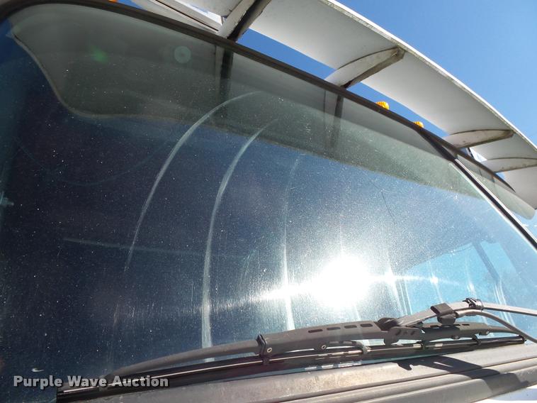 image for item K1072 1995 Volvo WIA semi truck