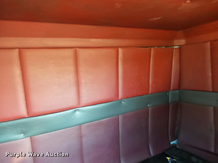 image for item K1072 1995 Volvo WIA semi truck