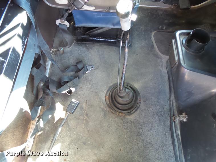 image for item K1072 1995 Volvo WIA semi truck