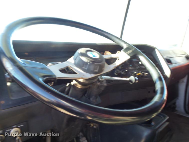 image for item K1072 1995 Volvo WIA semi truck