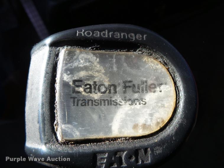 image for item K1072 1995 Volvo WIA semi truck