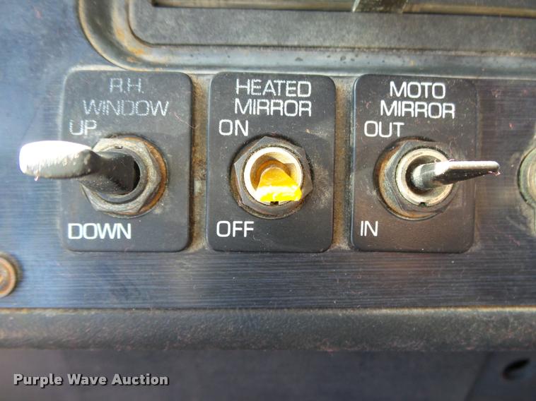 image for item K1072 1995 Volvo WIA semi truck