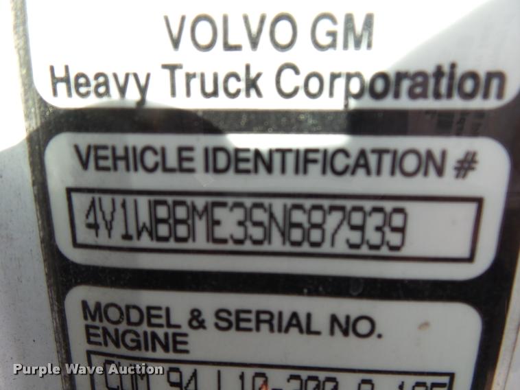 image for item K1072 1995 Volvo WIA semi truck