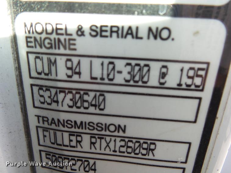 image for item K1072 1995 Volvo WIA semi truck