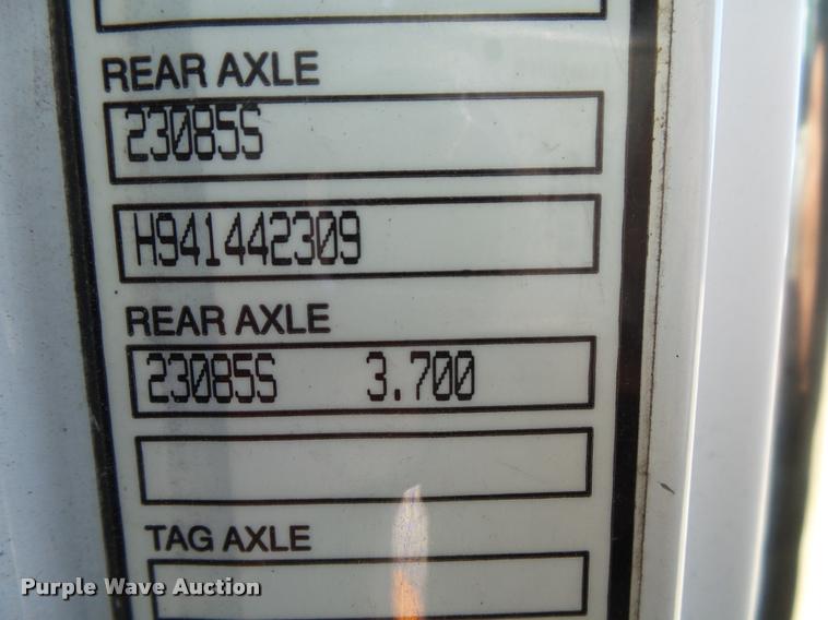 image for item K1072 1995 Volvo WIA semi truck