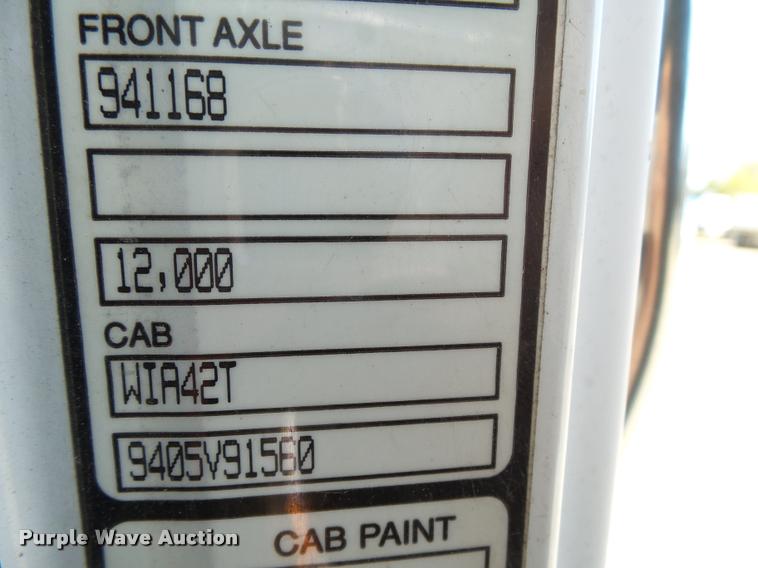 image for item K1072 1995 Volvo WIA semi truck