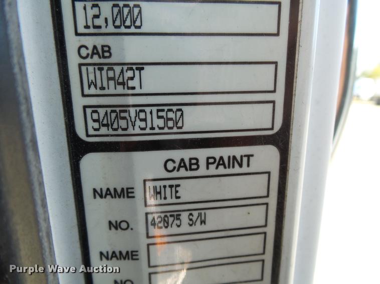 image for item K1072 1995 Volvo WIA semi truck