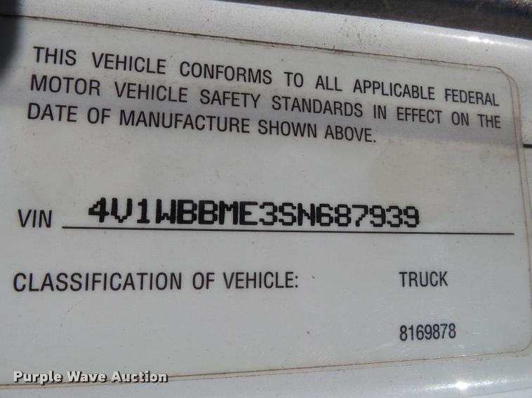 image for item K1072 1995 Volvo WIA semi truck