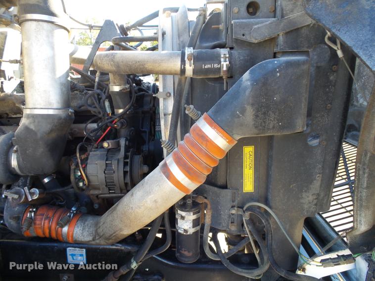 image for item K1072 1995 Volvo WIA semi truck