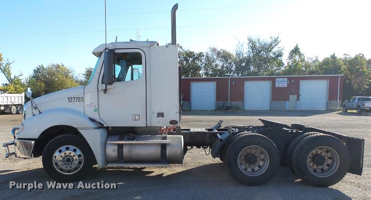 image for item K1073 2007 Freightliner Columbia semi truck