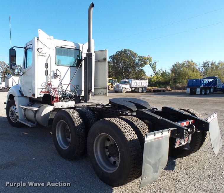 image for item K1073 2007 Freightliner Columbia semi truck